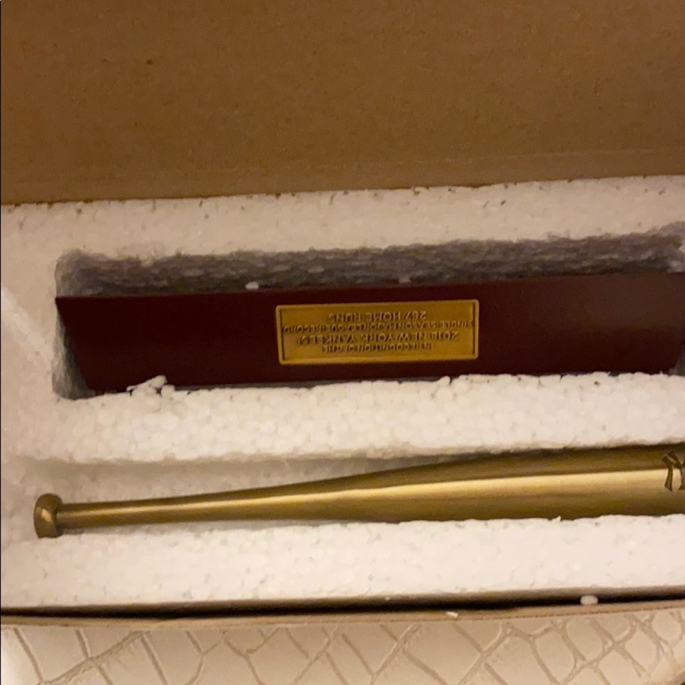 Ny Yankees  miniature bat with stand